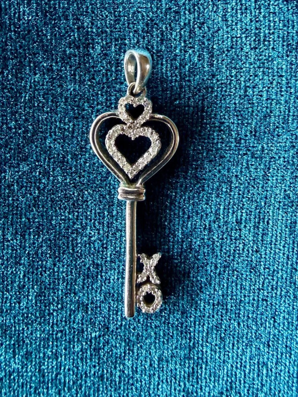 ✨Sterling Silver "XOXO" Key to My Heart Pendant ✨ - Picture 2 of 7